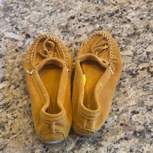 Minnetonka Women's Moccasins in Golden Tan